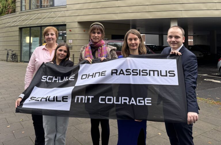 Zivilcourage gegen Rassismus in der Pflege! Leverkusens Auszubildende machen es vor.